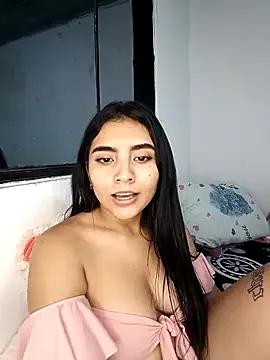 EmilyRose_yb from StripChat is Freechat
