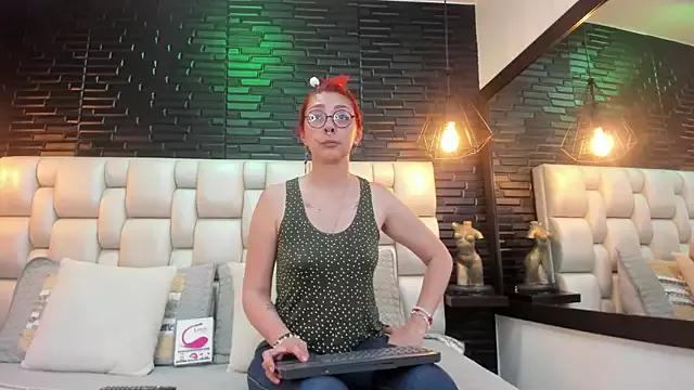 EmilyyRed from StripChat is Freechat