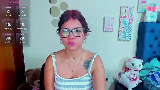 Emma_boo from StripChat is Freechat