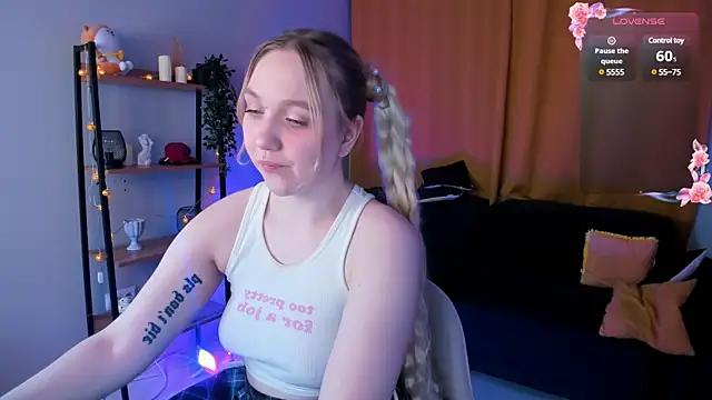 Emma_xBaby from StripChat