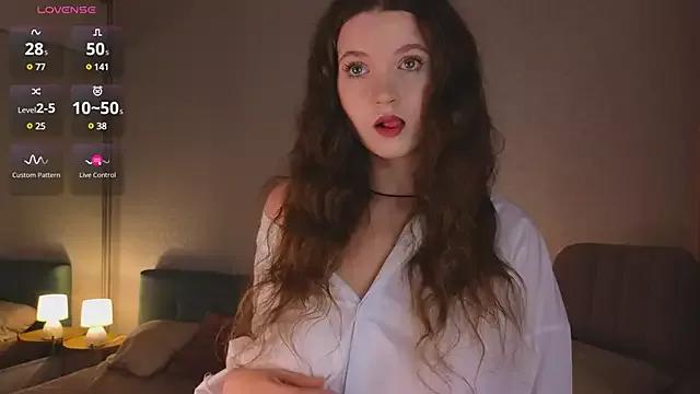 EmmaLoCute from StripChat is Freechat