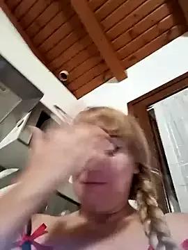 EmmaQueen4 from StripChat is Freechat