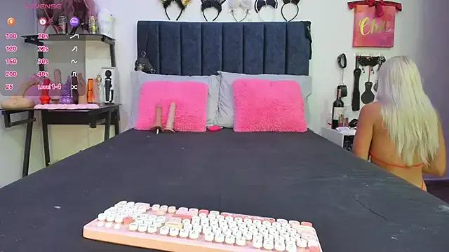 emmily_giraldo from StripChat is Freechat