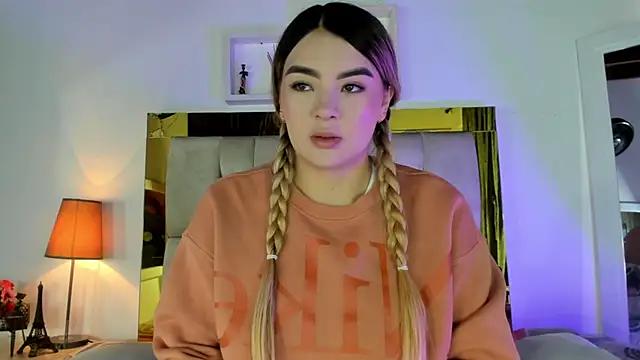 emmy_r from StripChat is Freechat