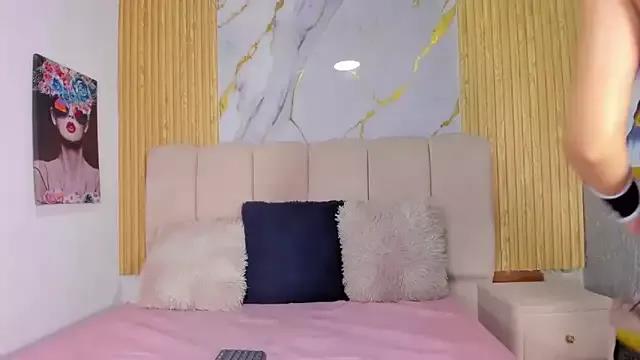 EmmyCruzZ from StripChat is Freechat