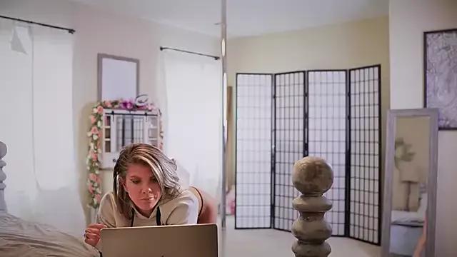 Customizable and immersive - Activate your taste buds and check-out our delicious choice of bondage cams streams with excited models getting their amazing bodies screwed with their beloved sex toys.