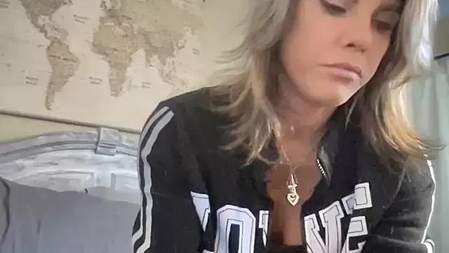 ErinDraven23 from StripChat is Freechat