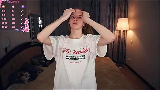 EsmeBuoy from StripChat