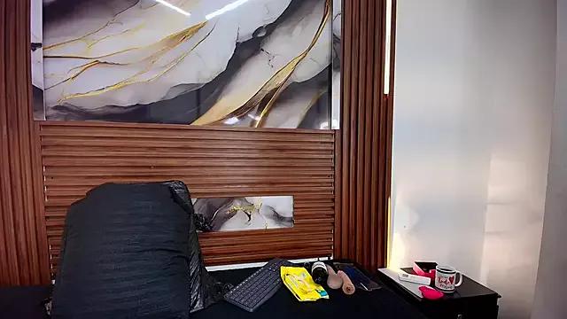 Evelin_thompsson from StripChat is Freechat