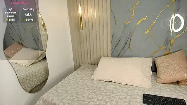 Evelyn1702 from StripChat is Freechat
