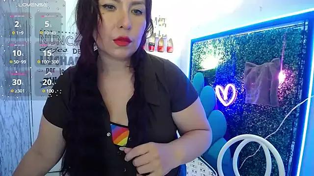 evelyn_mature19 from StripChat is Freechat
