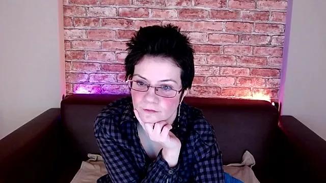 EverlyRays from StripChat