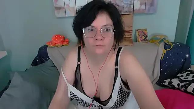 EverlyRays from StripChat