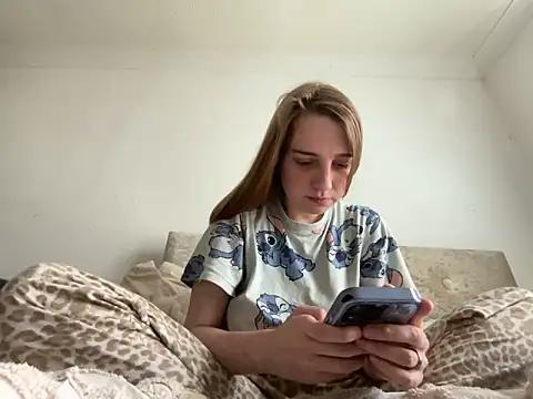 EvieRoseex from StripChat is Freechat