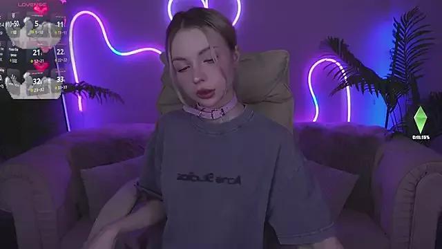 EviStar from StripChat is Freechat