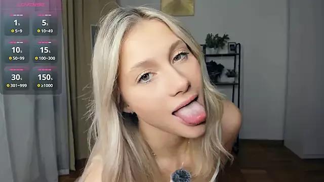 Photos of FaaBinaa from StripChat is Freechat