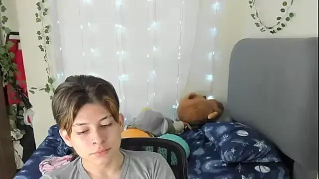 Felix_kitty from StripChat is Freechat