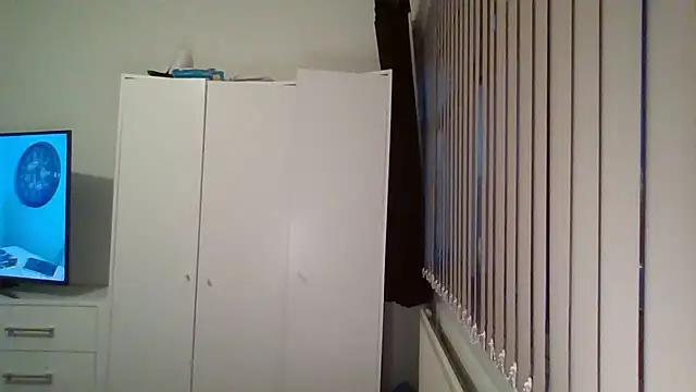 Filthy-British-Skylar from StripChat is Freechat