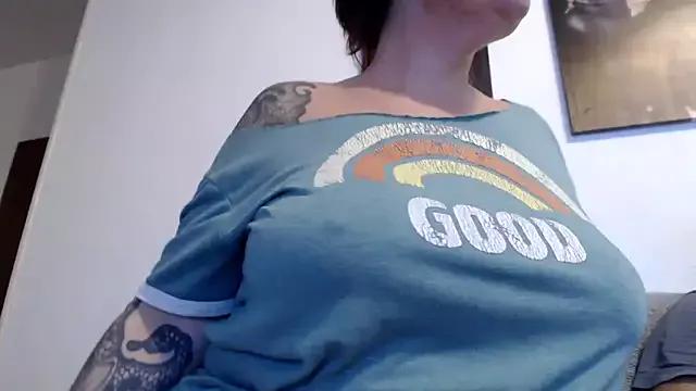 FireFoxy80 from StripChat is Freechat