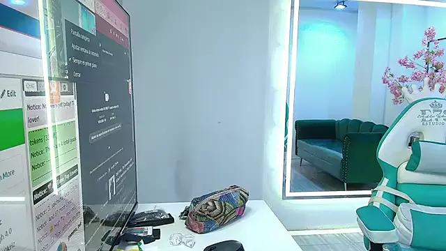 Gemma_bellini from StripChat is Freechat