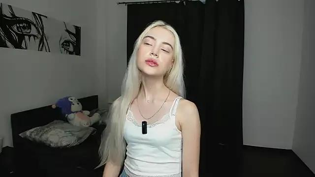 GoldCurve from StripChat is Freechat