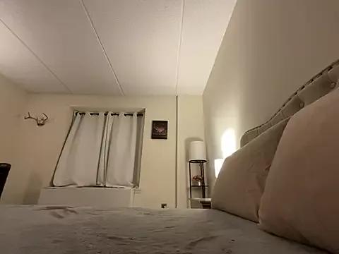 Photos of GushOnGem_SquirtOnEm from StripChat is Freechat
