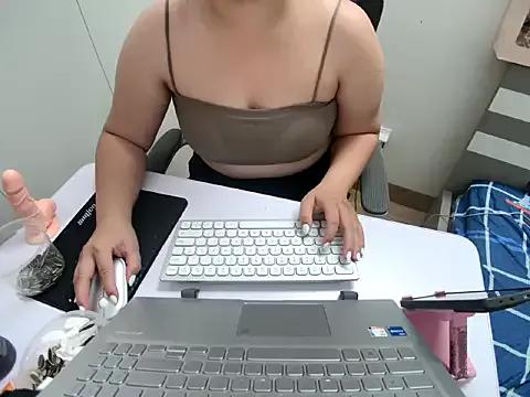 Hanna_Mina from StripChat is Freechat