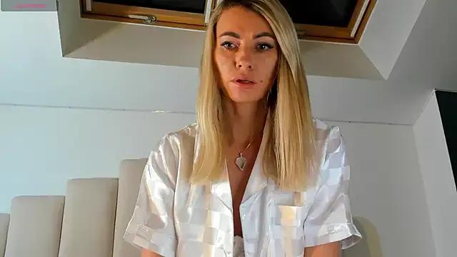 HannaMo_ from StripChat is Freechat