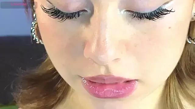 Hanny_babyy from StripChat is Freechat