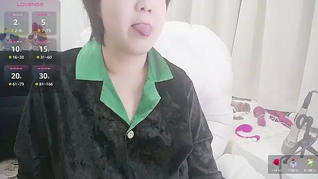 Hey-Cute from StripChat is Freechat