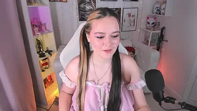 HeyMary from StripChat is Freechat