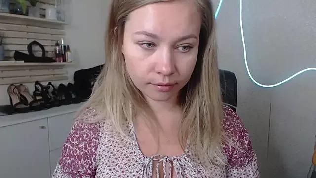 holly_xglam from StripChat is Freechat