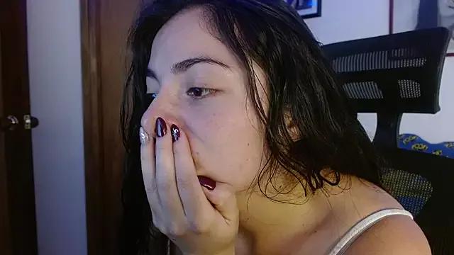 Honey_Aynur20 from StripChat is Freechat