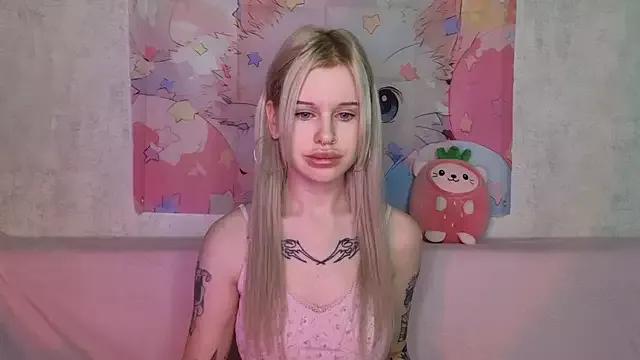 HoneyGold_ from StripChat is Freechat