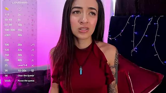 HoneyMiqueila from StripChat is Freechat