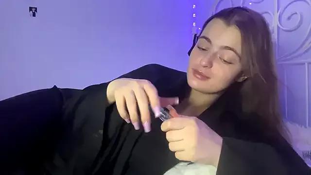 HoneyMist from StripChat is Freechat