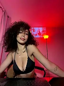 HoneyVibe_1 from StripChat is Freechat