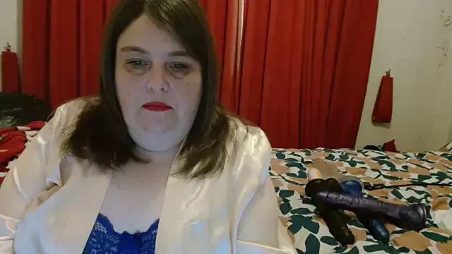 HousewifeMilf_Courtney from StripChat is Freechat