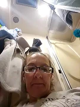ILUV2TUCHMYKITTY from StripChat is Freechat
