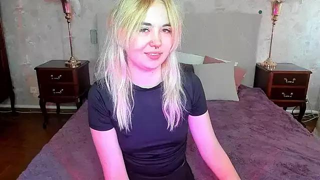 Iriska_mini from StripChat is Freechat