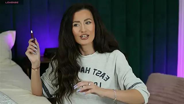 IrisNightshade from StripChat is Freechat