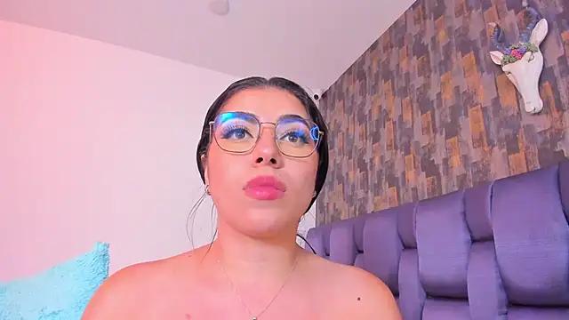 IsabellaAnngel from StripChat is Freechat