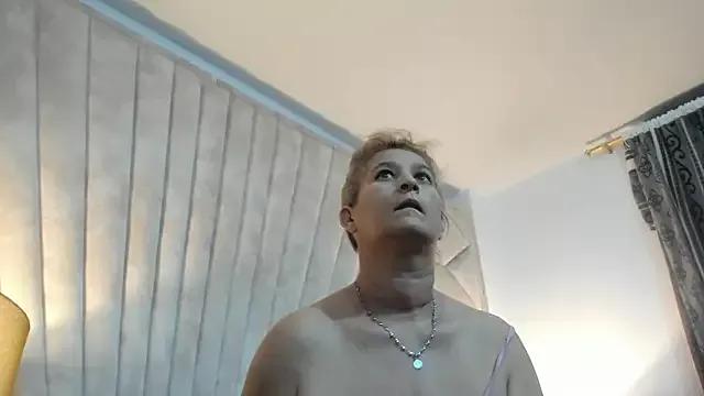 Jade_squirtt from StripChat is Freechat