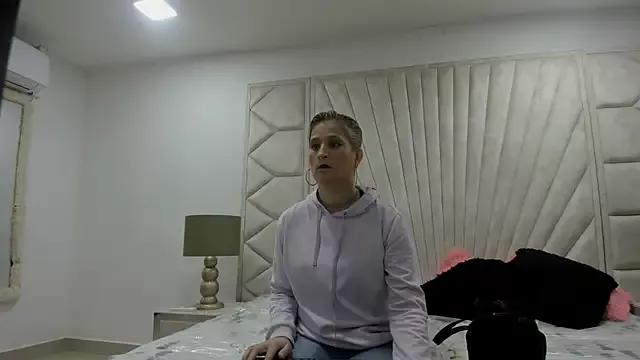 Jade_squirtt from StripChat is Freechat