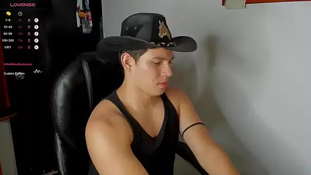 JamesCr_ from StripChat is Freechat