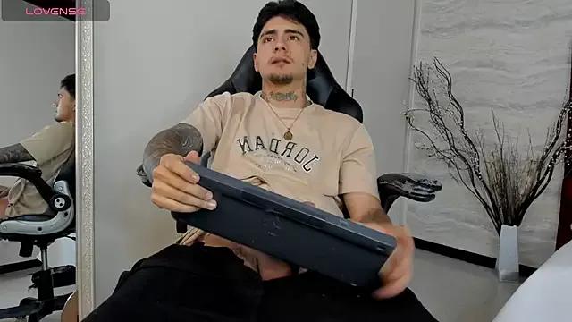 JamesDeker from StripChat is Freechat