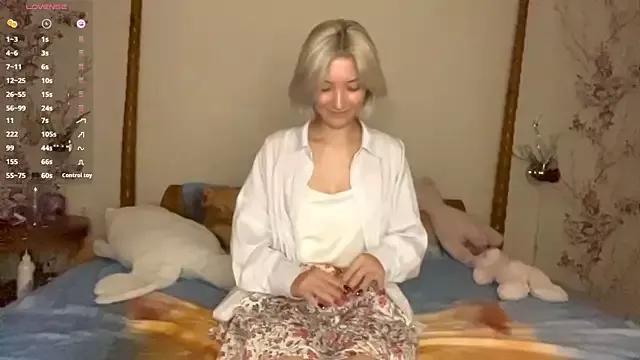 JanneAtop from StripChat is Freechat