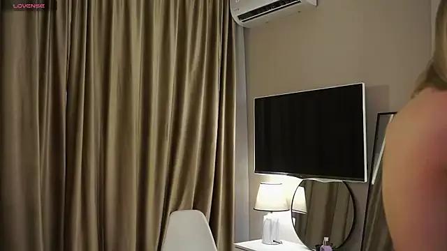 JeanieElizabeth from StripChat is Freechat