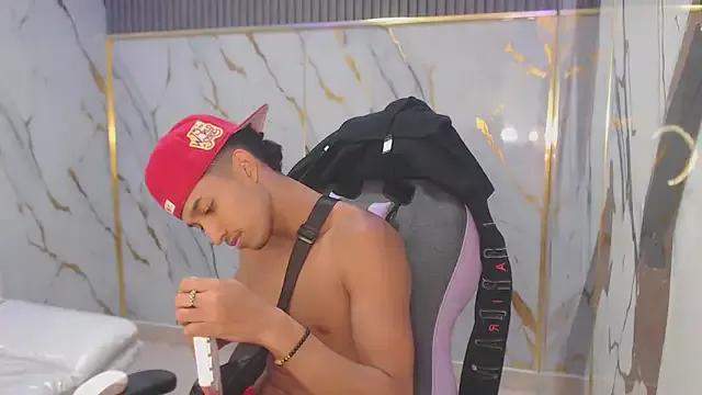 jose_sexycumm from StripChat is Freechat