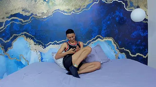 Juicy_Crew from StripChat is Freechat